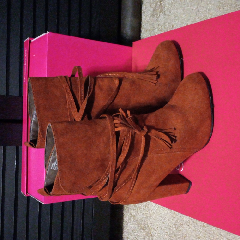 Heeled boots